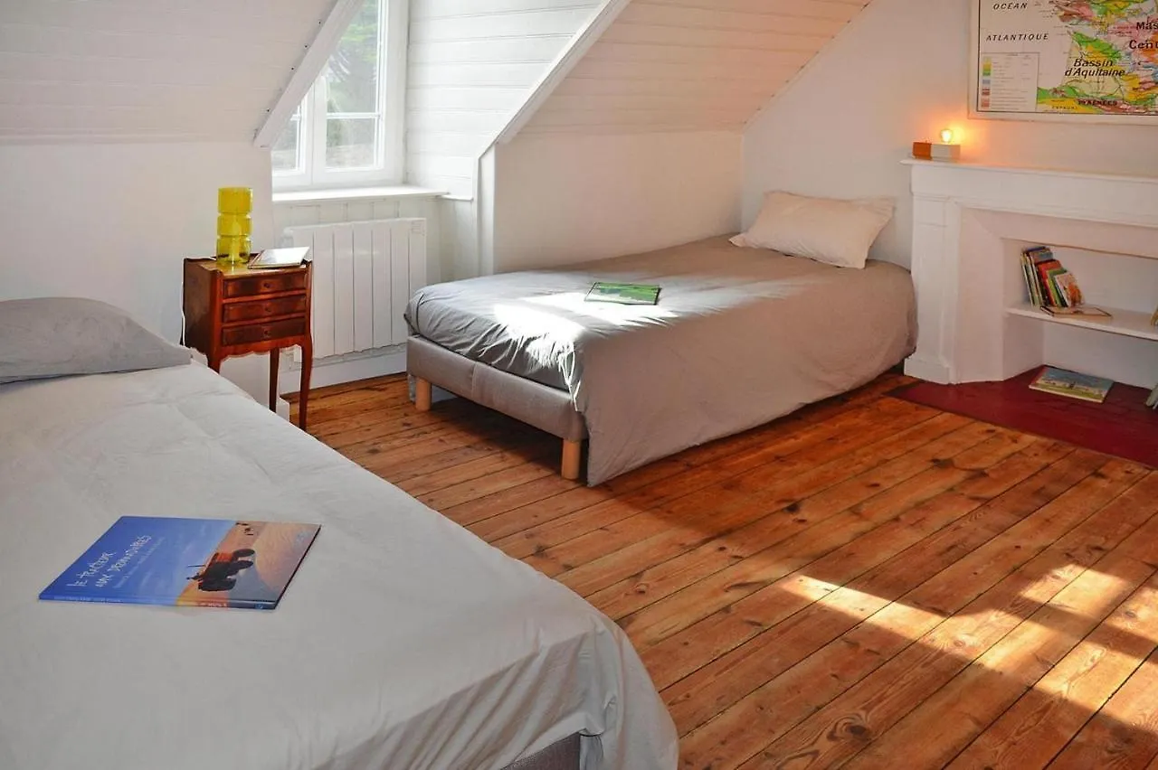 4 Family Home, Walking Distance To The Beach Locquirec France