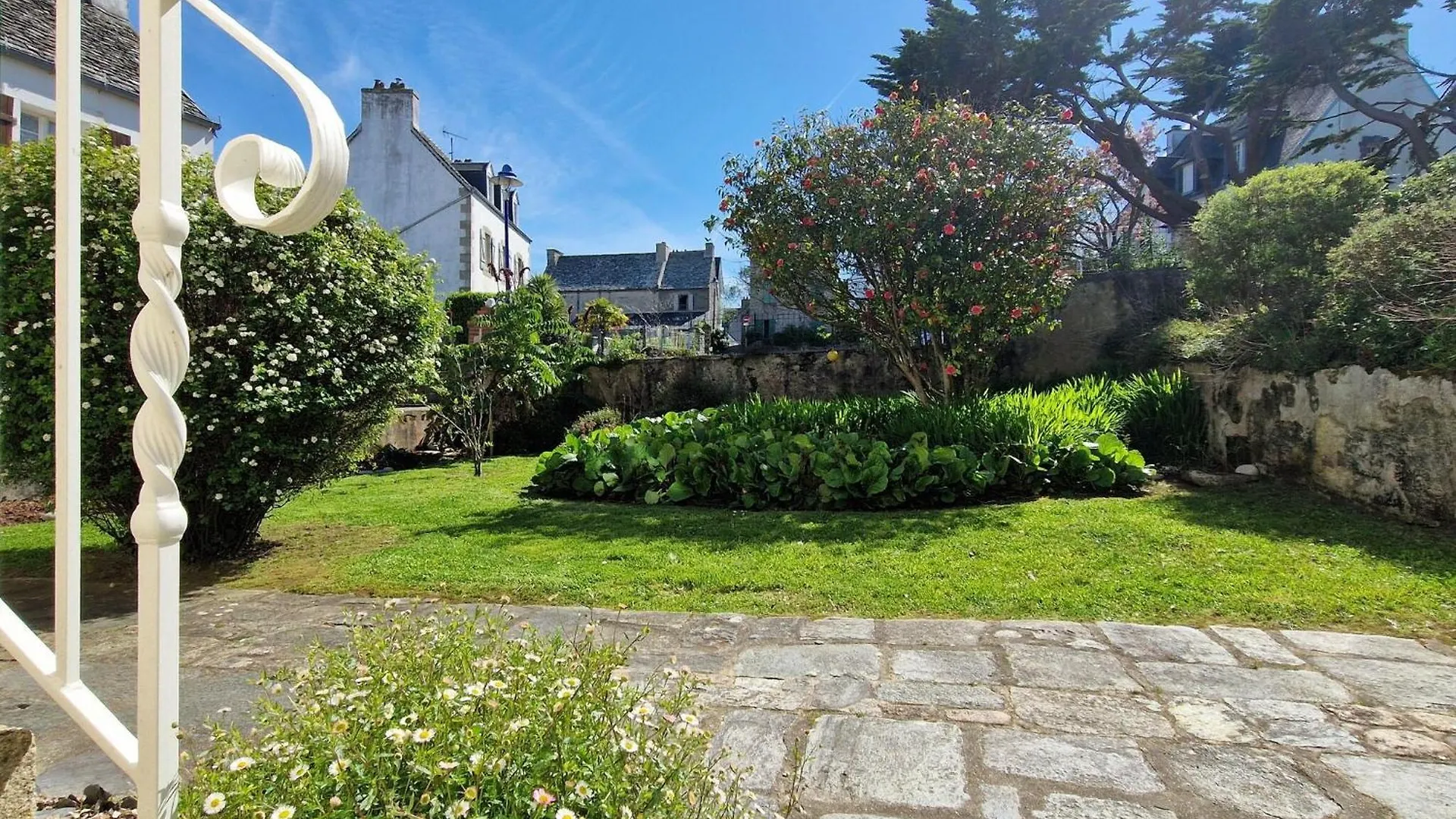 4 Family Home, Walking Distance To The Beach Locquirec 0*,  France